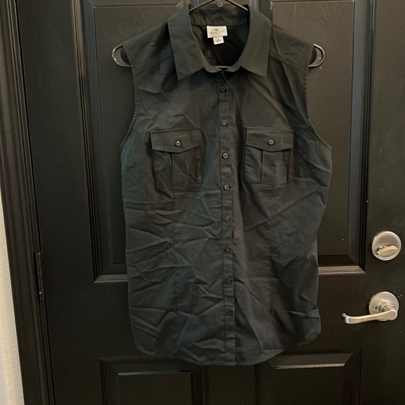 Button down sleeveless top - Picture 1 of 5